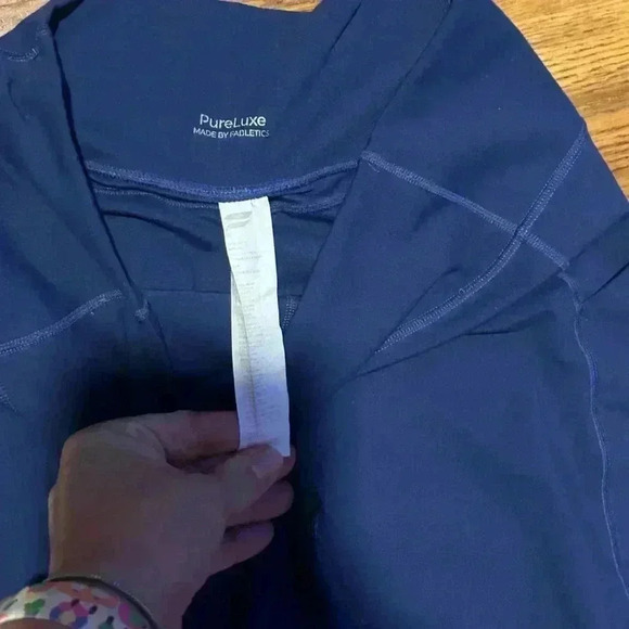 Fableticsโ PureLuxe High Waisted Navy Blue Crop Leggings, XL - Picture 6 of 9